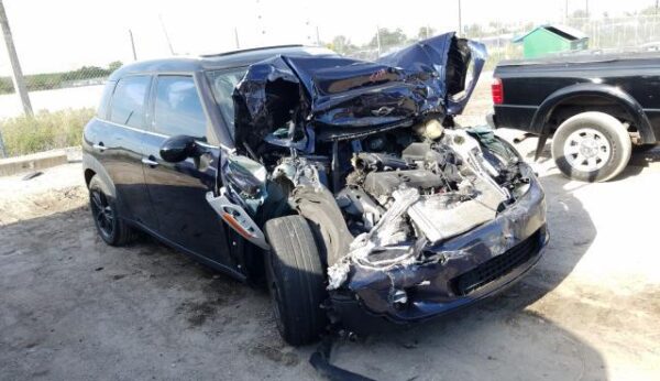 MINI Cooper Countryman 2014-2017 in a junkyard in the USA