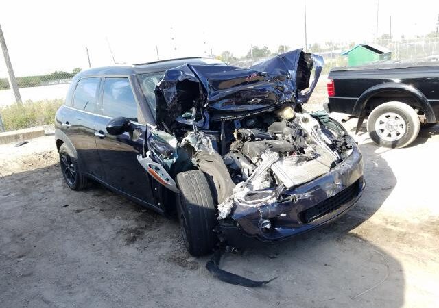 MINI Cooper Countryman 2014-2017 in a junkyard in the USA MINI