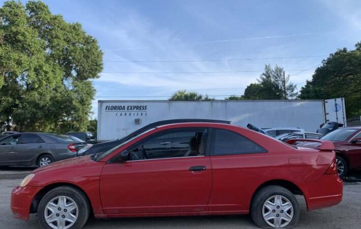 Honda Civic 2000-2002 in a junkyard in the USA Honda