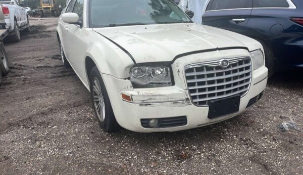 Chrysler 300C 2007-2010 in a junkyard in the USA