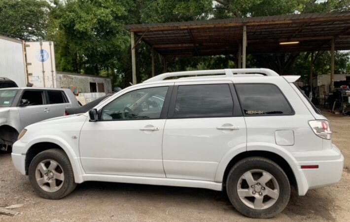 Mitsubishi Outlander 2002-2005 in a junkyard in the USA Mitsubishi