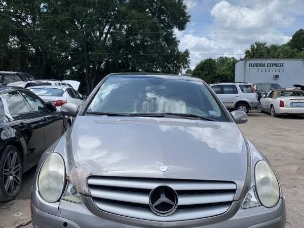 Mercedes-Benz R-Class 2005-2007 in a junkyard in the USA R-Class 2005-2007