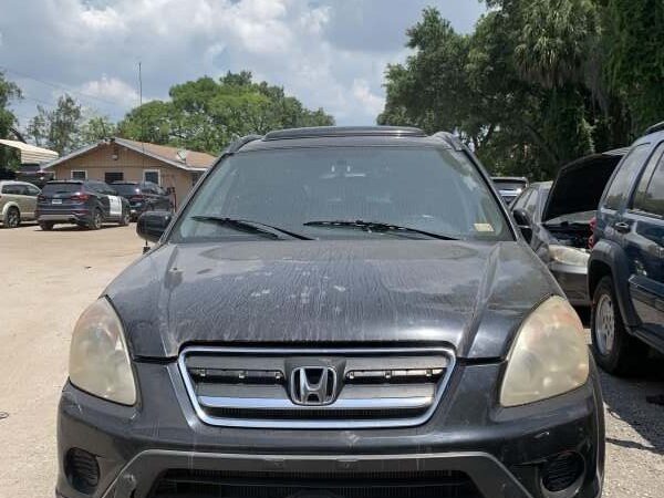 Honda CR-V 2004-2006 in a junkyard in the USA Honda