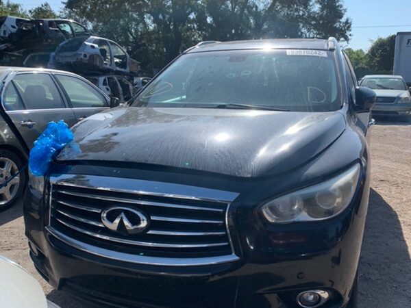 Infiniti QX60/JX35 2013-2015 in a junkyard in the USA Infiniti