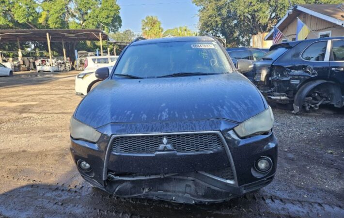 Mitsubishi Outlander 2010-2013 in a junkyard in the USA Mitsubishi