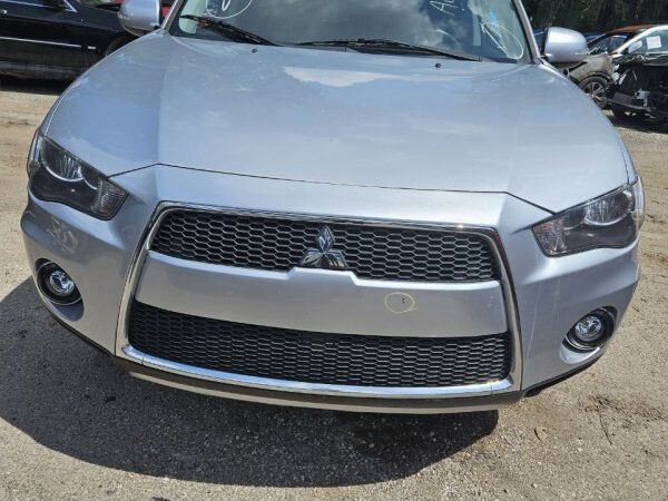 Mitsubishi Outlander 2010-2013 in a junkyard in the USA Mitsubishi