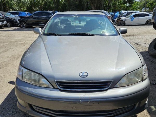 Lexus ES300 1999-2001 in a junkyard in the USA Lexus