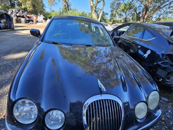 JAGUAR S-TYPE 1999-2002 in a junkyard in the USA S-TYPE 1999-2002