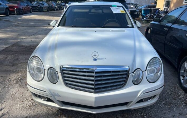 Mercedes-Benz E350 2006-2009 in a junkyard in the USA E350 2006-2009