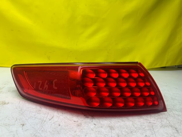 Used Driver Left Outer Taillight for Infiniti FX35 2005-2008 26555-CG00A, 26555-CG01A, 26555-CG02A, 26555-CG03A
