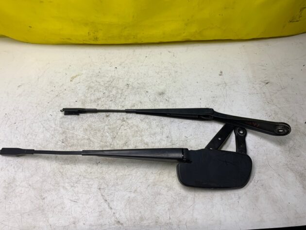 Used Front Windshield Wiper Arm for Infiniti QX30 2015-2019 28886-5DF0A, 28881-5DF0A