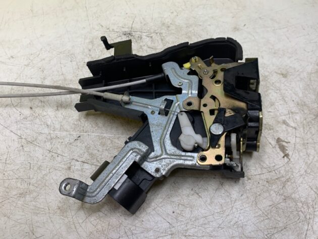 Used REAR RIGHT PASSENGER SIDE DOOR LATCH LOCK ACTUATOR for Toyota Sequoia 2004-2005 690500C010