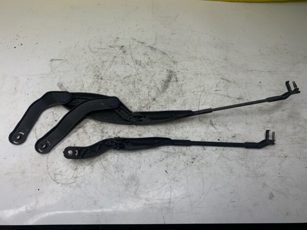 Used Front Windshield Wiper Arm for Mercedes-Benz E-Class 350 2003-2006 211-820-03-44, 211-820-04-44