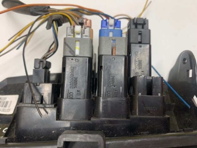 Used Driver Side Instrument Panel Switch for Kia Sorento 2010-2013 937001U003XBW, 84780-1U000