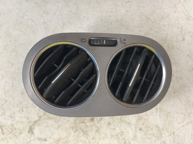 Used Passenger Right Side Dash AirVent Air Vent for Volkswagen Tiguan 2011-2016 5M0819704A, 5M0819759, ZSB5M0819704A, 5M0819704A