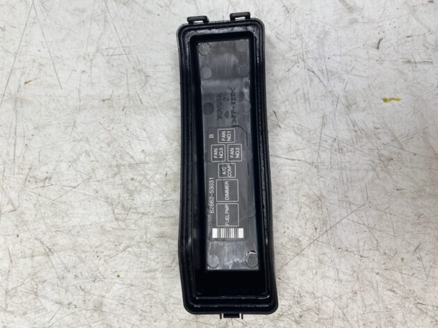 Used Under hood fuse relay box UPPER COVER for Lexus IS300 1999-2005 82662-53031
