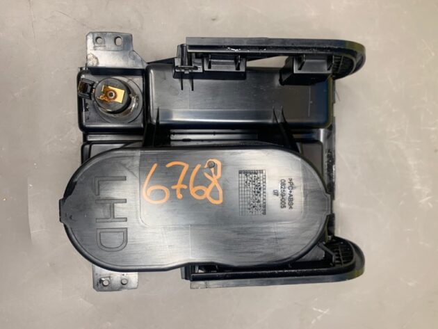 Used center console cup holder for Land Rover Land Rover Range Rover Evoque 2015-2019 LR039571, LR039569, GJ32-600D00-DB