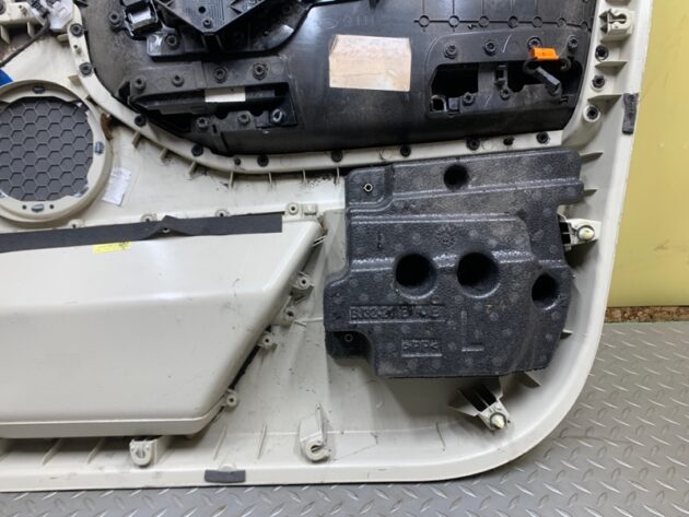 Used Front Left Door Panel Inner Filler Plate for Land Rover Land Rover Range Rover Evoque 2015-2019 LR028129, BJ32-14776BC, 10107498