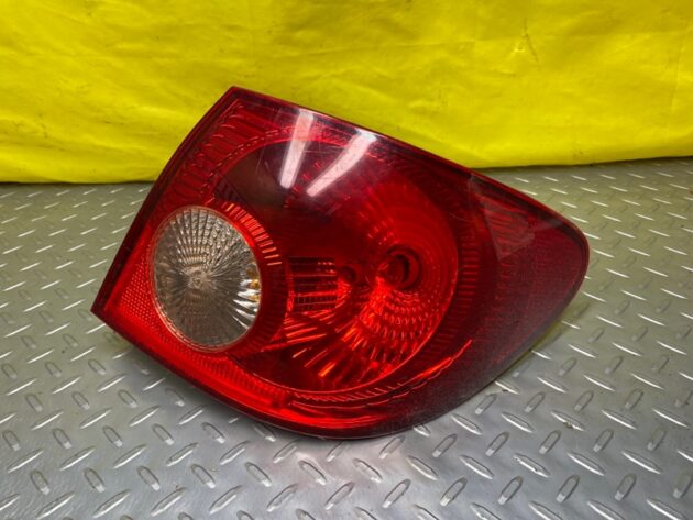 Used Passenger Right Outer Taillight for Toyota Corolla 2002-2007 81550-02290, 81551-02290