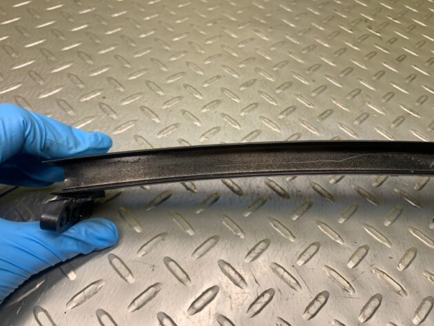 Used rear left window guide for Bentley CONTINENTAL FLYING SPUR 05-13 3W5839409E, 3W5 839 409 D, 3W5 839 409 H