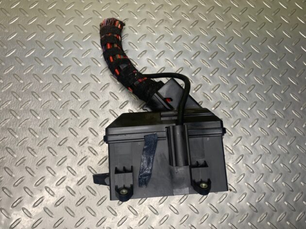 Used FUSE RELAY BOX for Bentley CONTINENTAL FLYING SPUR 05-13 3D0937495A, 3D0 937 615 B