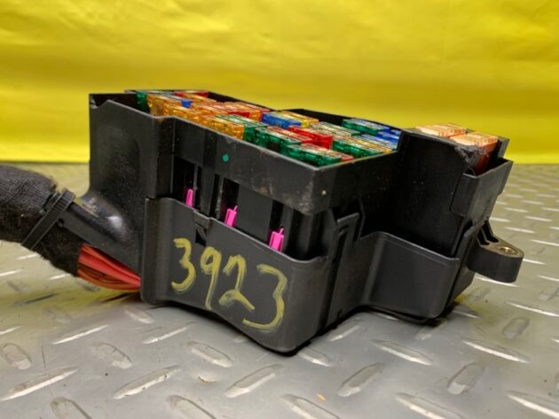 Used RIGHT SIDE DISTRIBUTION JUNCTION RELAY FUSE BOX for Porsche Cayenne 7l0941828a