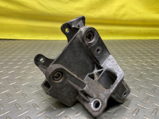 Used Power Steering Pump Bracket Mount for Bentley Continental GT 2005-2007 07D145879F