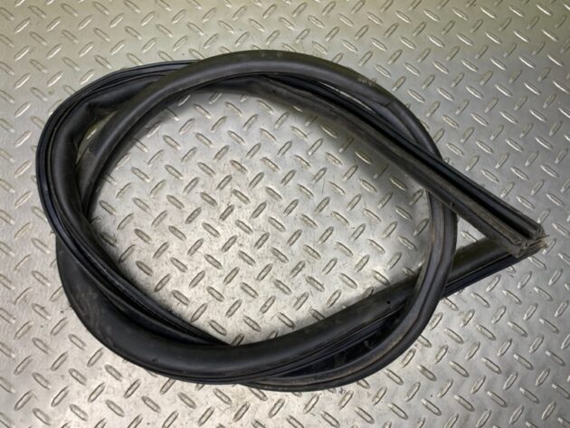 Used Door Seal Rubber Weather-strip On Body for Bentley Continental GT 2005-2007 3W8867337C