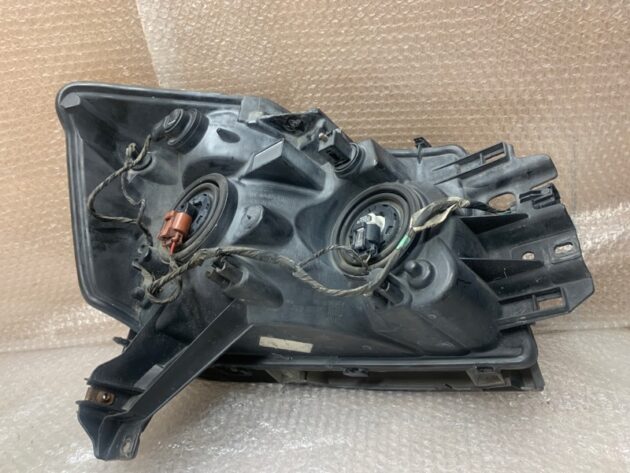 Used Left Driver Side Headlight for Nissan Armada 2003-2007 26060-7S026