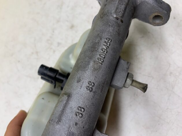 Used Brake Master Cylinder for Cadillac SRX 2003-2009 10367561, 19209233