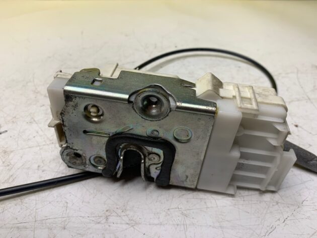 Used FRONT LEFT DRIVER SIDE DOOR LATCH LOCK ACTUATOR for Mercedes-Benz R-Class 2005-2007 251-720-05-35