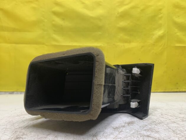 Used FRONT RIGHT PASSENGER SIDE A/C DASH AIR VENT for Mitsubishi Outlander 2006-2009 8030A025ZZ, GN711-14010, 8030A025ZZ
