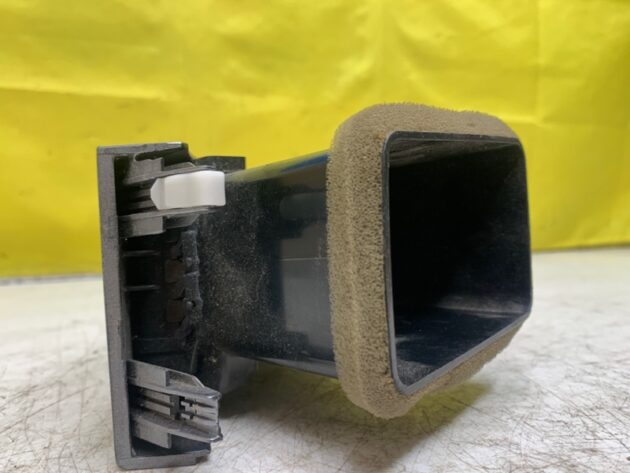 Used FRONT RIGHT PASSENGER SIDE A/C DASH AIR VENT for Mitsubishi Outlander 2006-2009 8030A025ZZ, GN711-14010, 8030A025ZZ