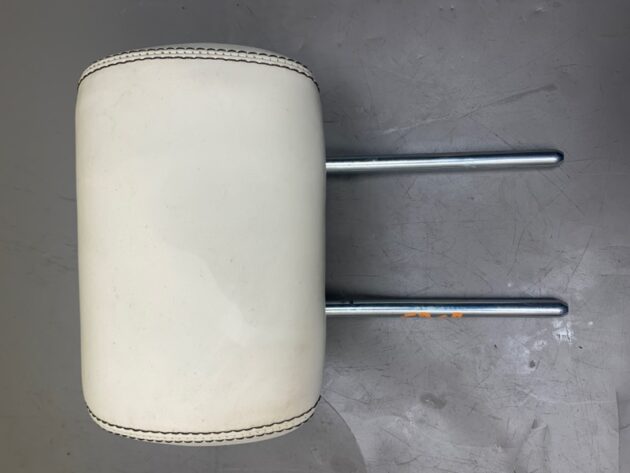 Used Rear Center Headrest for Land Rover Land Rover Range Rover Evoque 2015-2019 LR075075, LR075074, LR075073, LR075071, LR075070, LR049624, LR049441, LR047770, LR026853, LR026851, LR026850, LR026849, LR026848, LR026847, LR026845, LR026844