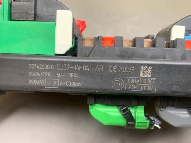 Used Under Hood Fuse Relay Box for Land Rover Land Rover Range Rover Evoque 2015-2019 LR070837, DJ32-14FF041-AB 5274293003 50RF11F04