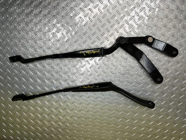 Used Front Windshield Wiper Arm for Mercedes-Benz E-Class 350 2013-2014 2078200844, 2078200944