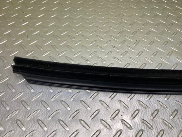 Used Front right door window weatherstrip seal for Bentley CONTINENTAL FLYING SPUR 05-13 3W5 837 472 A, 3W5 837 472 B