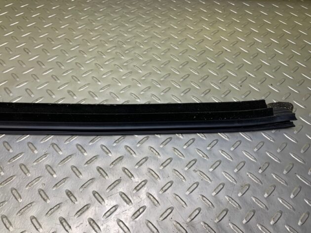 Used Front right door window weatherstrip seal for Bentley CONTINENTAL FLYING SPUR 05-13 3W5 837 472 A, 3W5 837 472 B