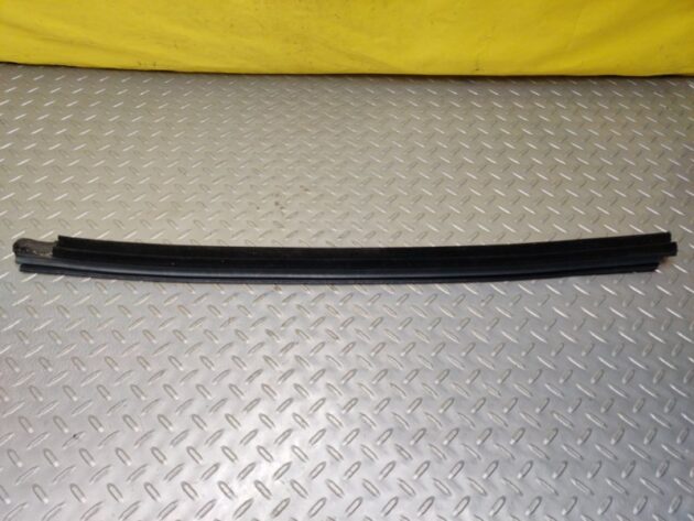 Used Front right door window weatherstrip seal for Bentley CONTINENTAL FLYING SPUR 05-13 3W5837472A, 3W5837472B