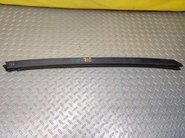 Used FRONT LEFT DOOR WINDOW WEATHERSTRIP SEAL for Bentley CONTINENTAL FLYING SPUR 05-13 3W5837471A, 3W5837471B