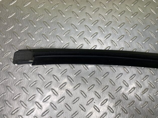 Used Rear left door seal for Bentley CONTINENTAL FLYING SPUR 05-13 3W5839471A, 3W5 839 471 B, 3W58396 471
