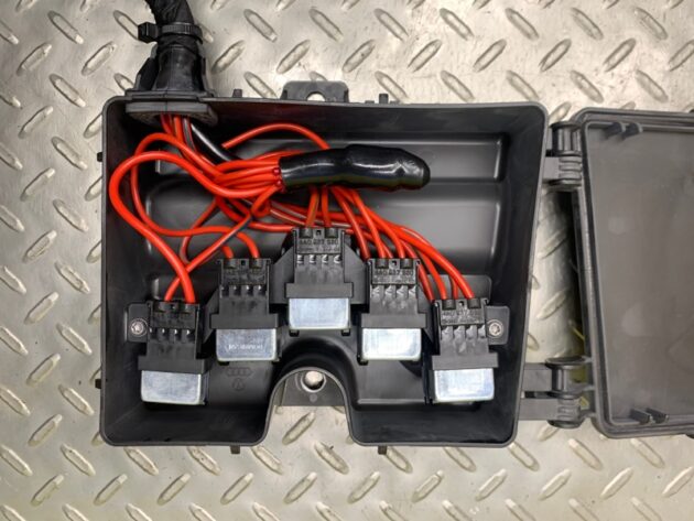 Used FUSE RELAY BOX for Bentley CONTINENTAL FLYING SPUR 05-13 3D0937123A, 3D0937128A