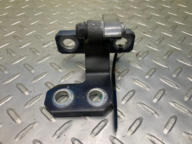 Used Front Right Door Hinge for Bentley CONTINENTAL FLYING SPUR 05-13 3D4 831 402, 3D4 831 402 A, 3D4 831 402 B