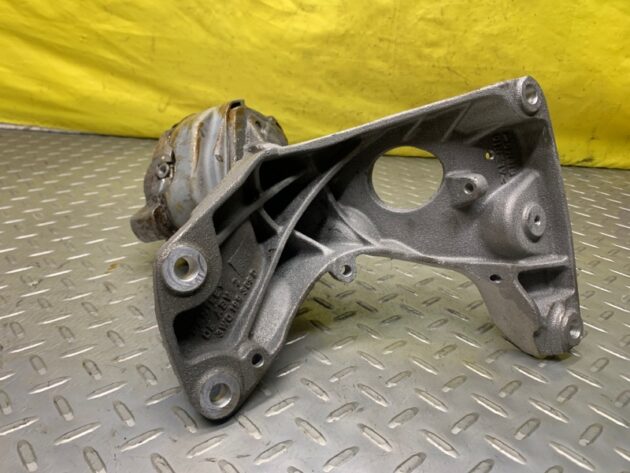 Used ENGINE MOUNT BRACKET for Bentley CONTINENTAL FLYING SPUR 05-13 3W0199308D, 3W0199381, 3W0199381N