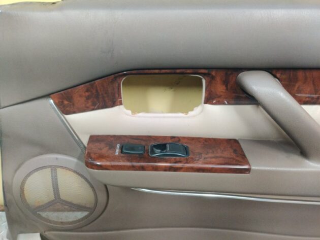 Used Front Passenger Side Right Door Interior Trim Panel for Lexus LX450 195-1997 6761060771E0, 67610-60770-E0