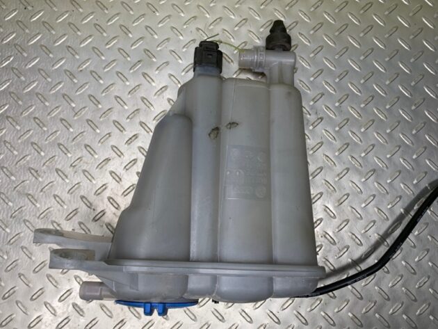 Used Coolant Recovery Bottle for Audi A4 2013-2015 8K01214030