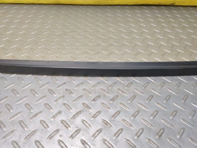 Used Right windshield weater strip cover molding for Porsche Panamera 4 2016-2020 971854336D, 971-854-336-B, 971-854-336-C