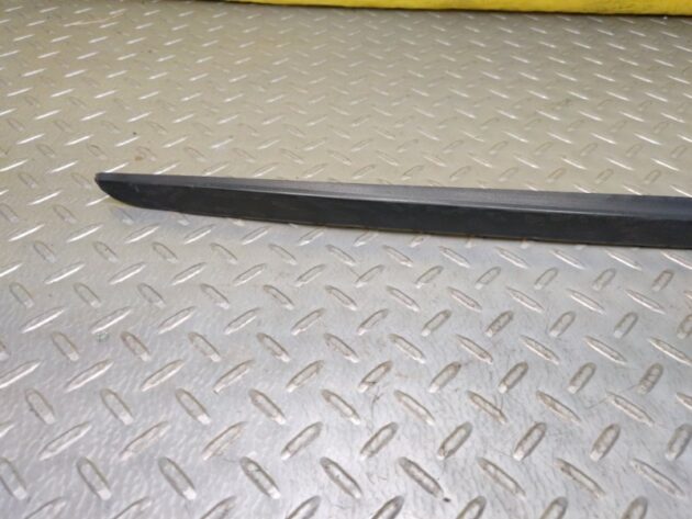 Used Right windshield weater strip cover molding for Porsche Panamera 4 2016-2020 971854336D, 971-854-336-B, 971-854-336-C
