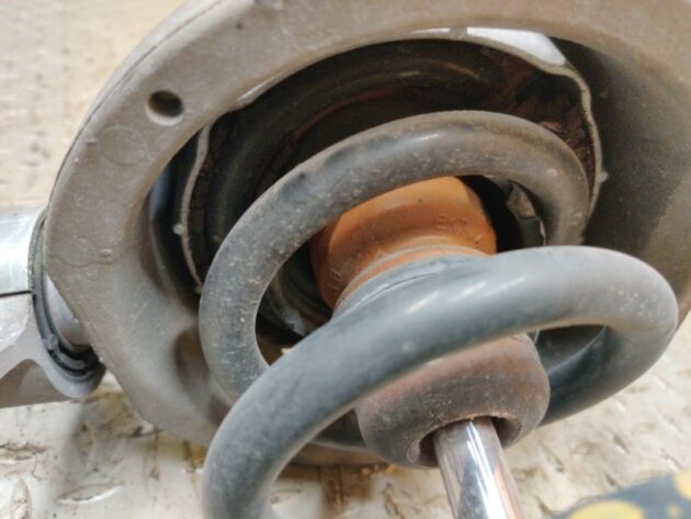 Used Rear Strut/Shock Absorber for Porsche Cayenne 955-333-051-51, 7l5513029af, 955-333-051-50