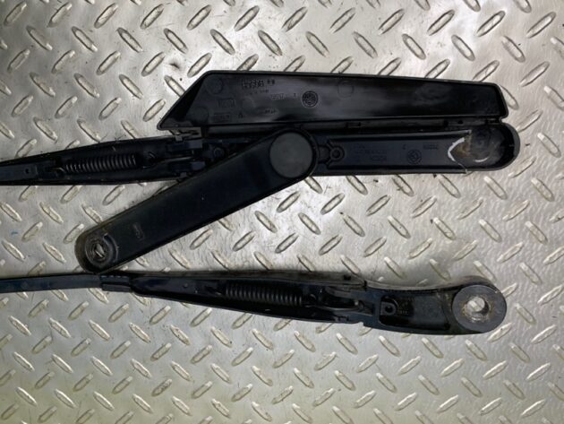 Used Front Windshield Wiper Arm for Porsche Cayenne 7L5955408, 95562802821, 95562802921, 7L5955407